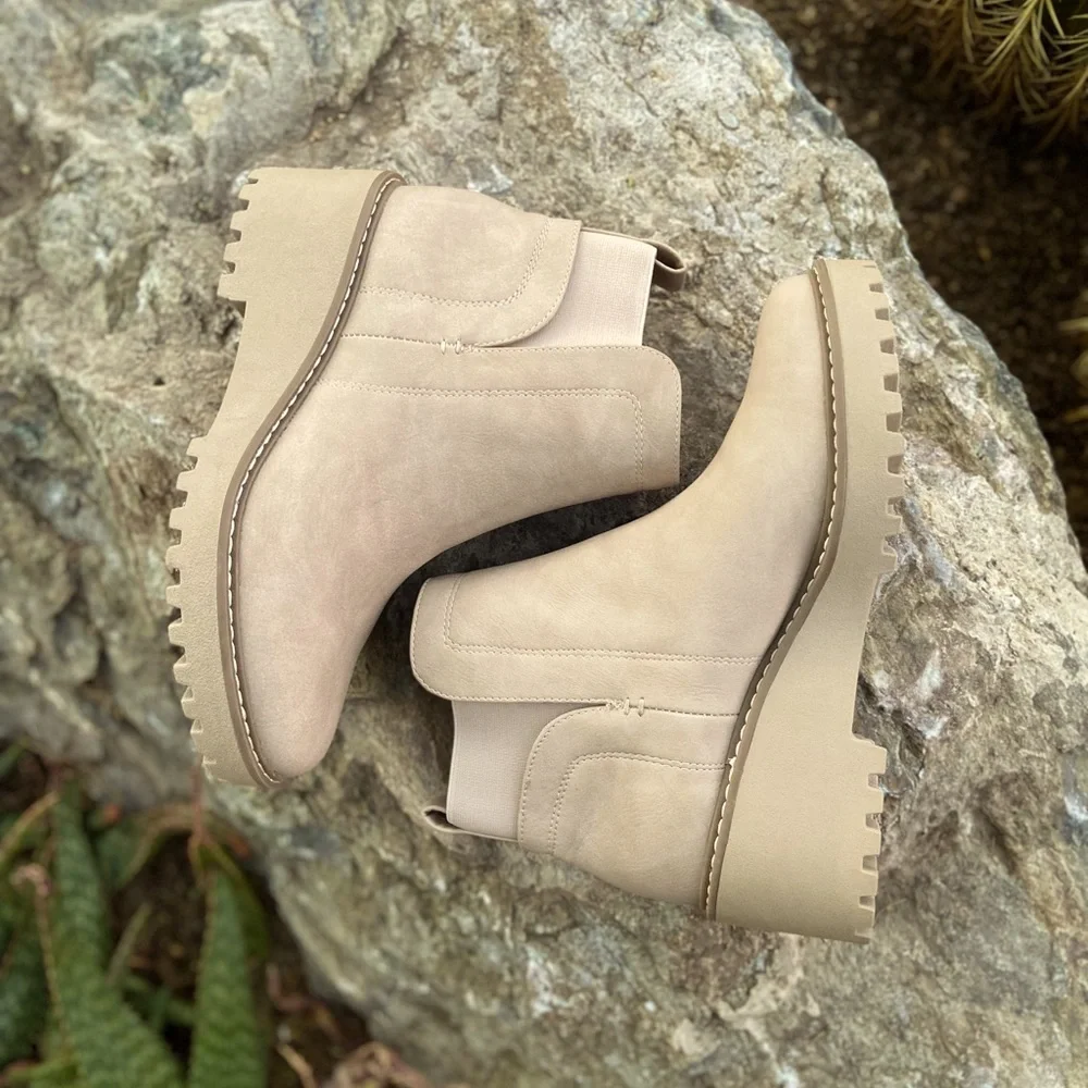DOLCE VITA ⭐️NWOT Wedge Bootie in Dune